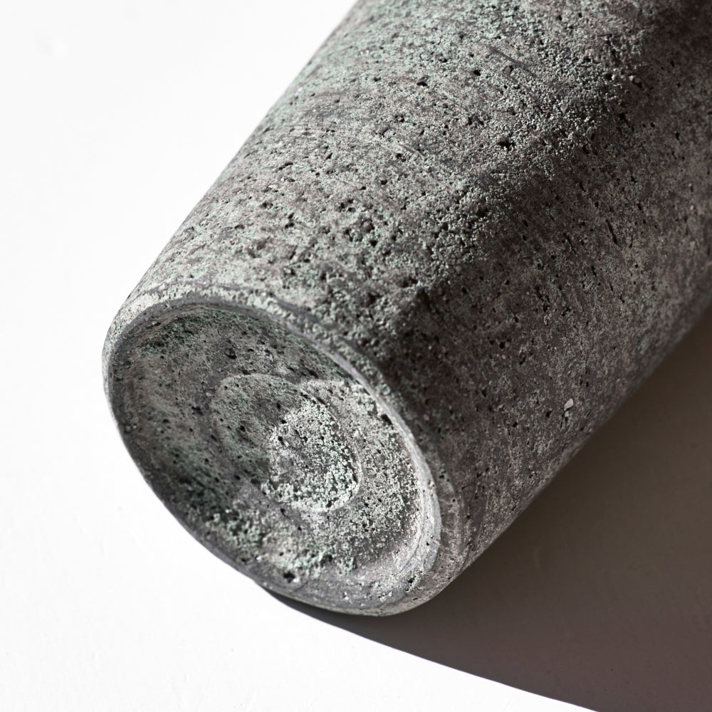 28 炻器 筒杯 / 緑青