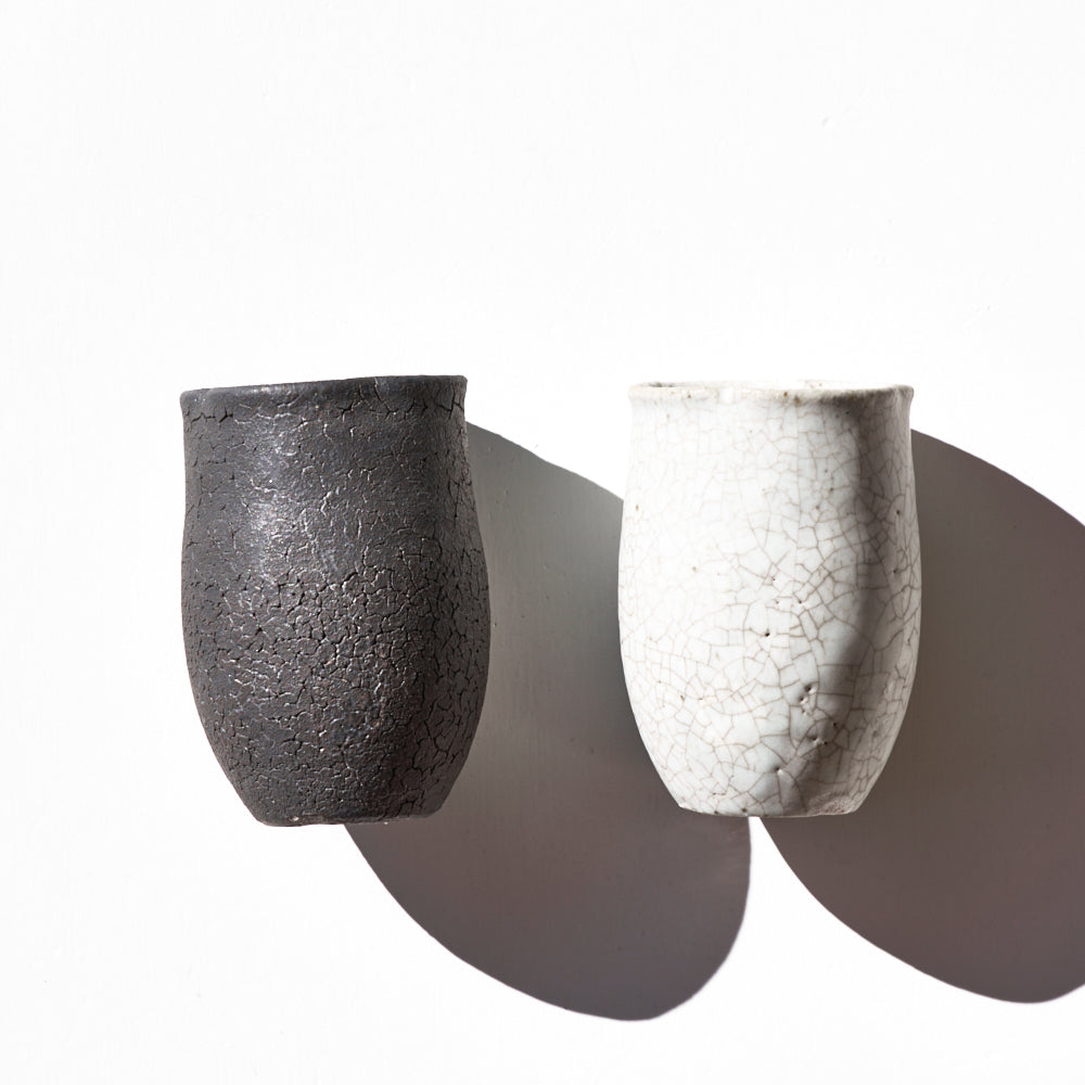 35 貫入輪花筒杯 粉引