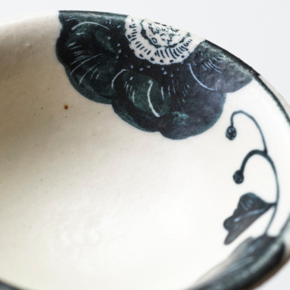 54 黒い花　杯(平）