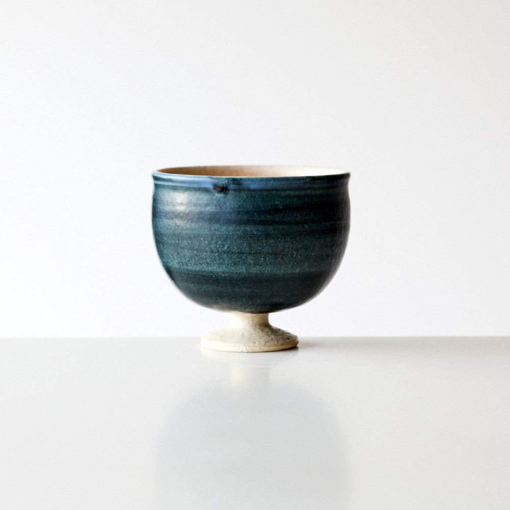 66 黒地桃色菊足付き小鉢（アイスカップ）