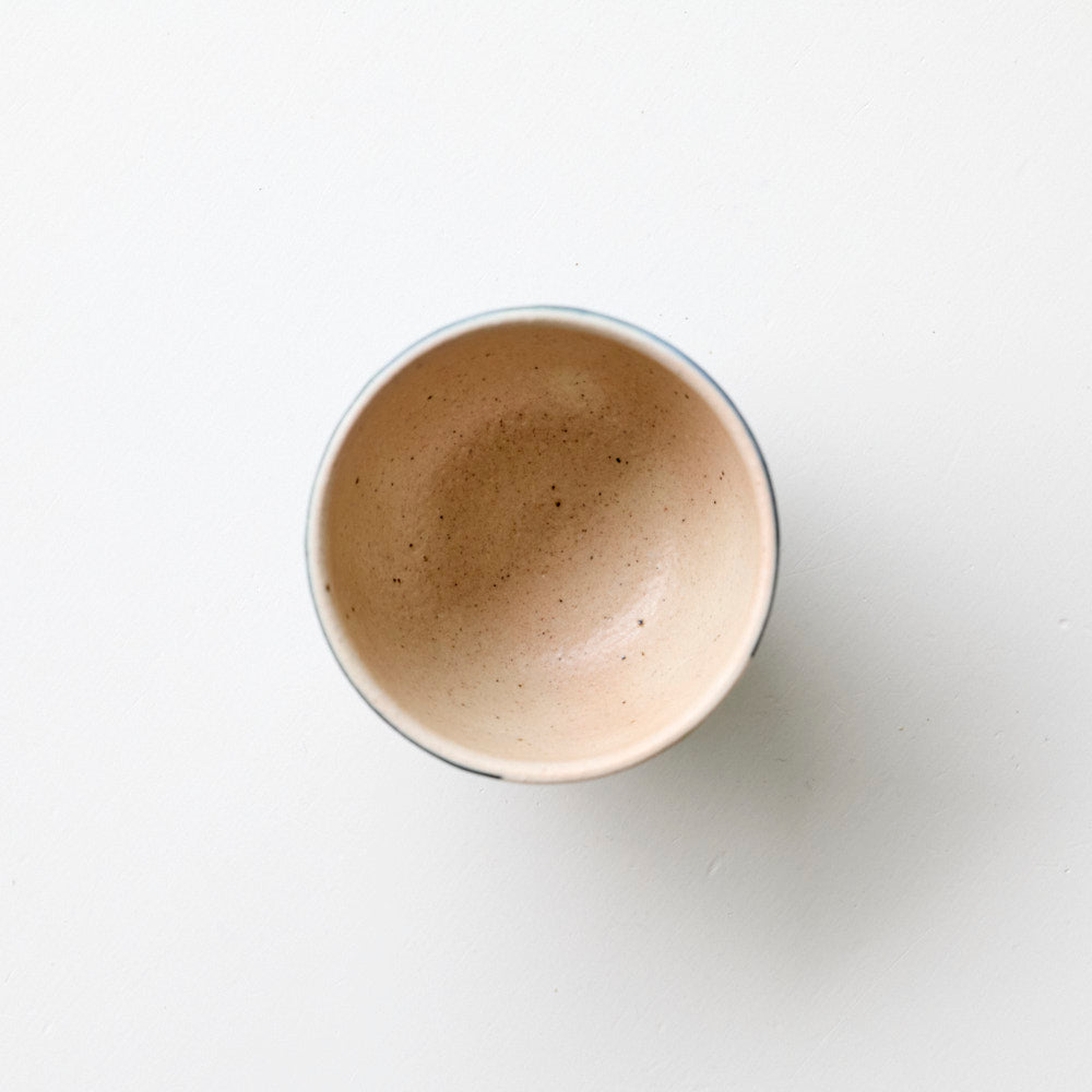 66 黒地桃色菊足付き小鉢（アイスカップ）