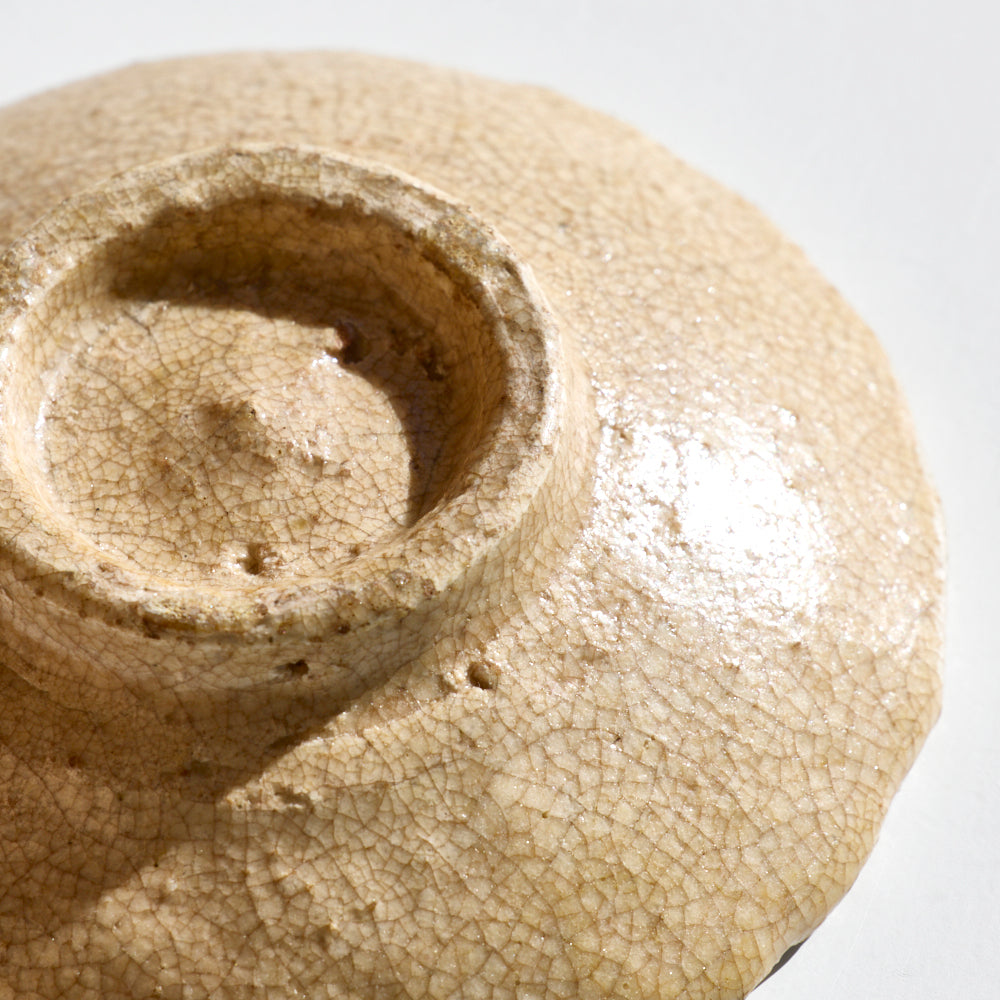 34 灰釉波縁4寸皿