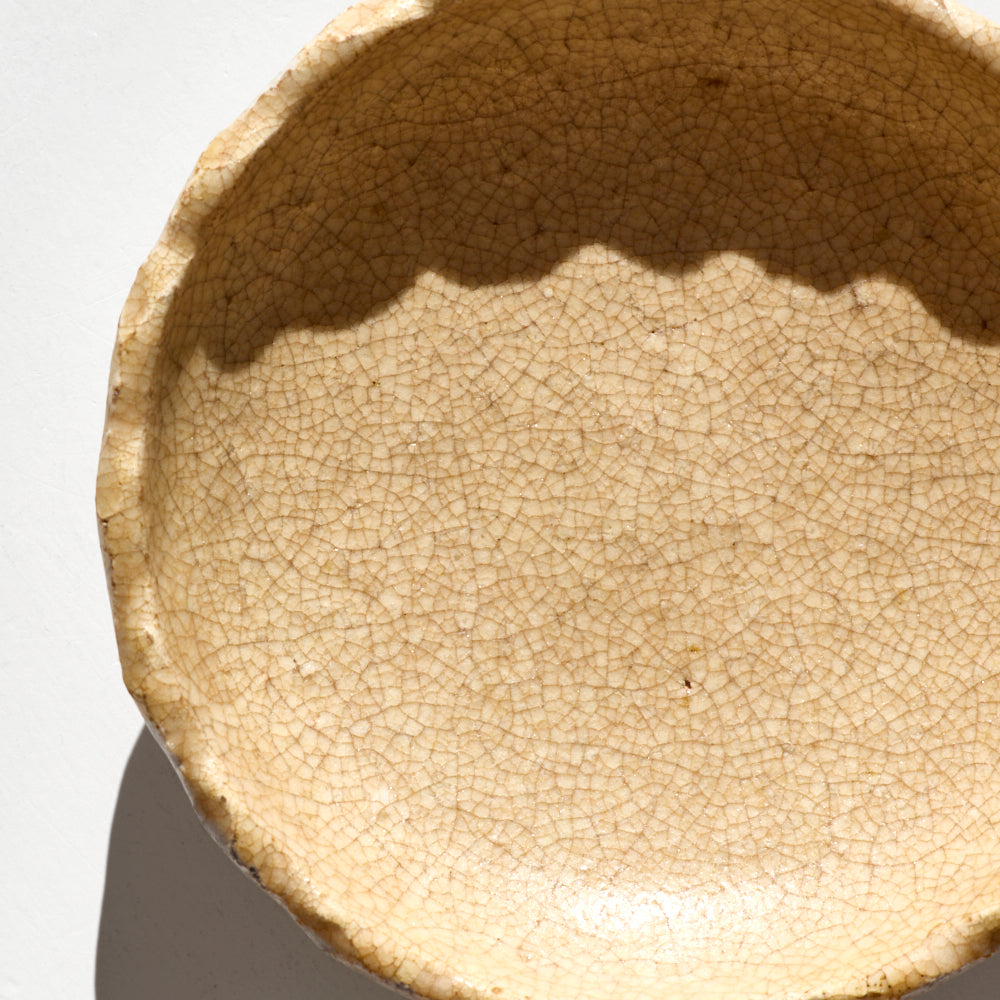 34 灰釉波縁4寸皿