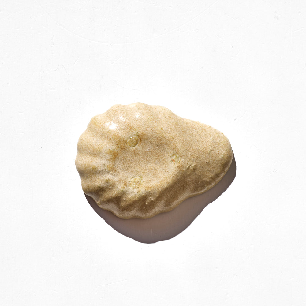 71 灰釉貝がら小皿