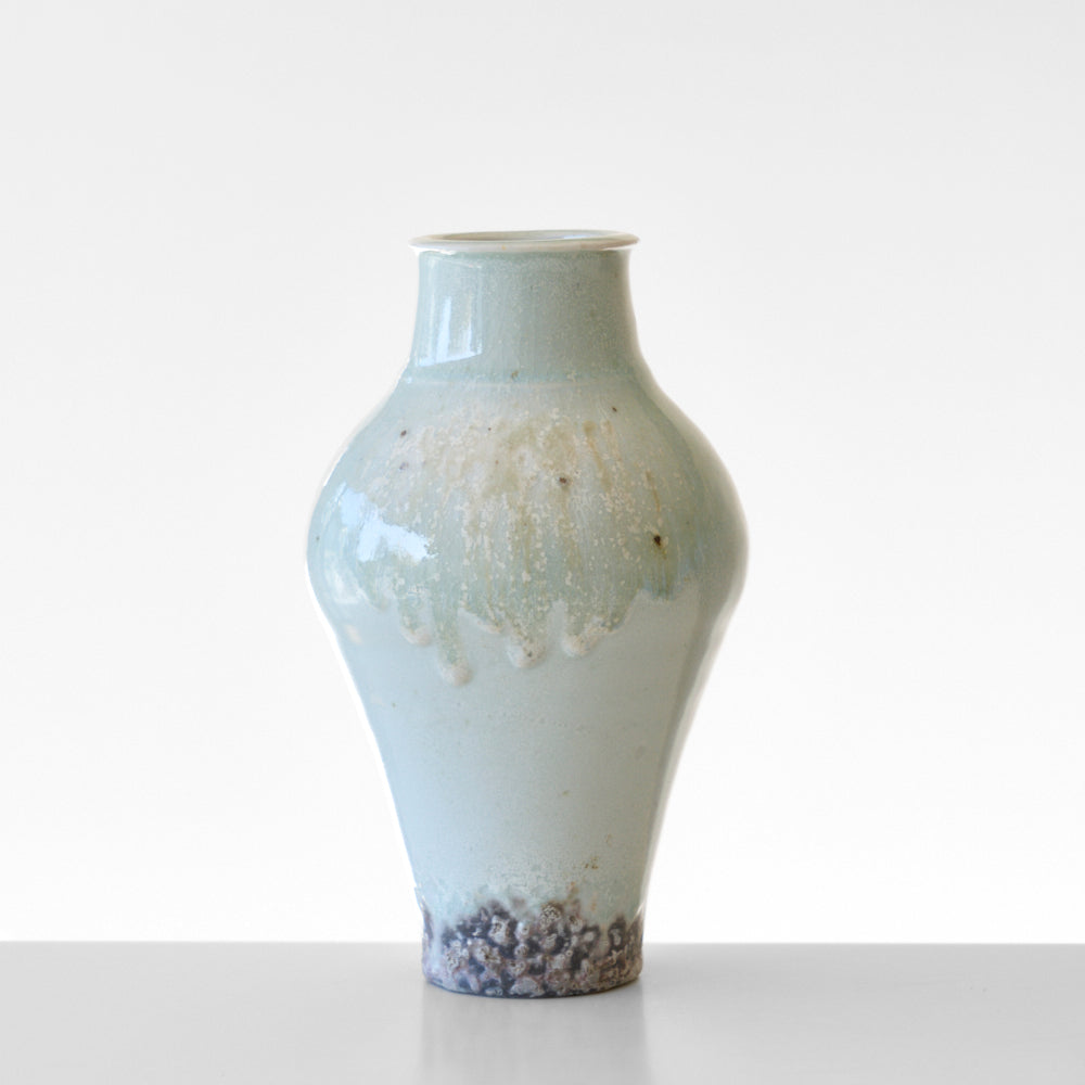 11 白磁窯変花入