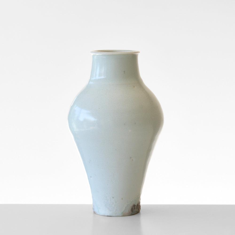 11 白磁窯変花入