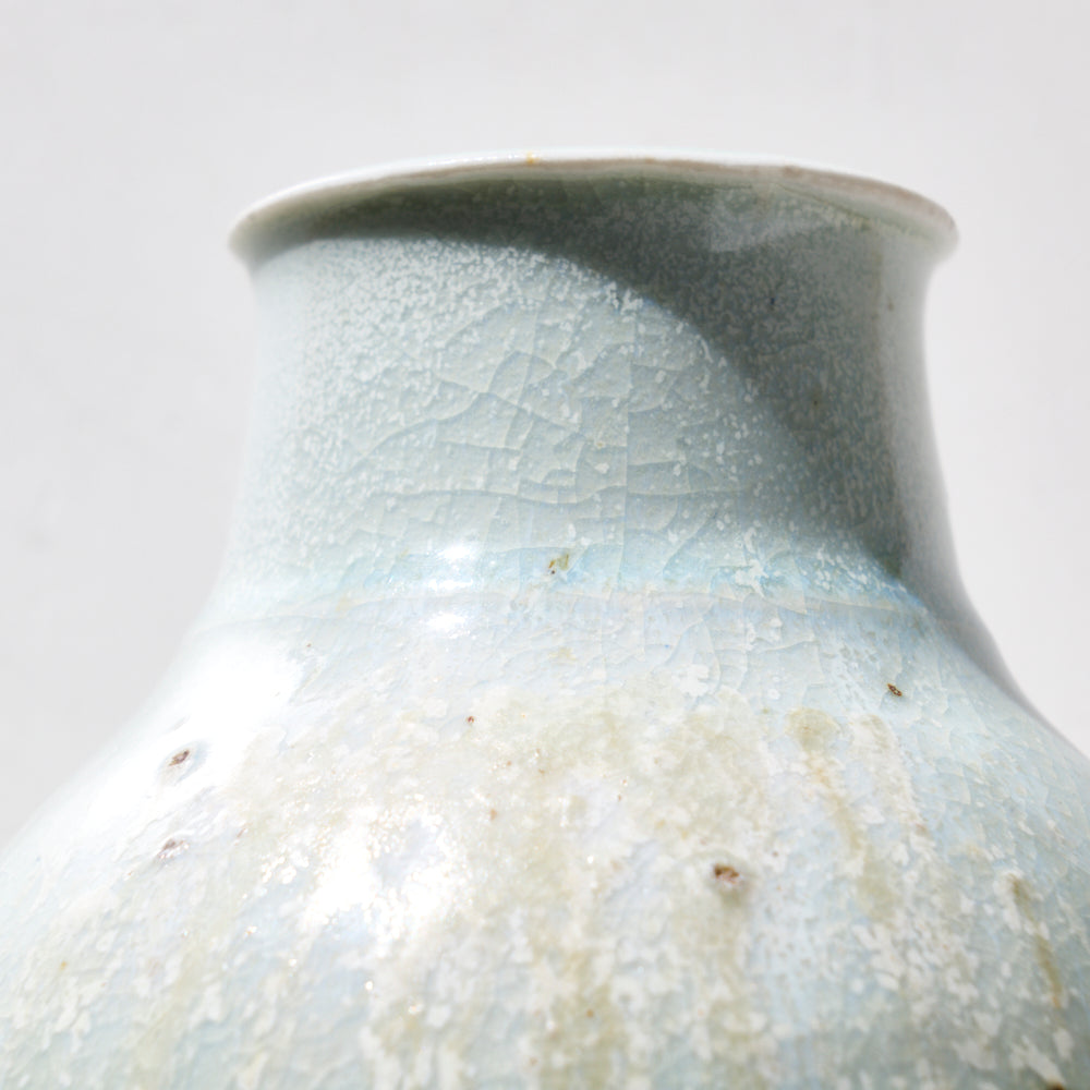 11 白磁窯変花入