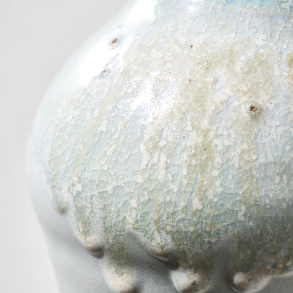 11 白磁窯変花入