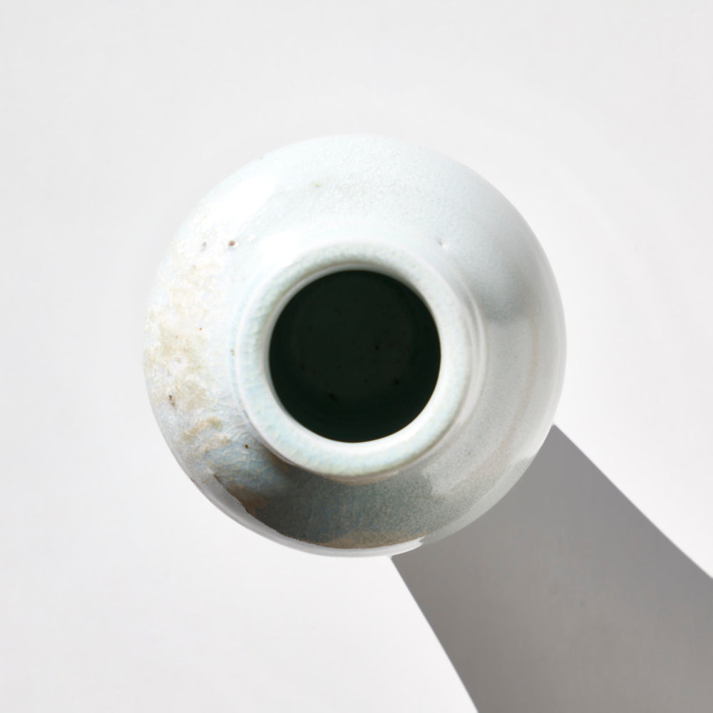 11 白磁窯変花入