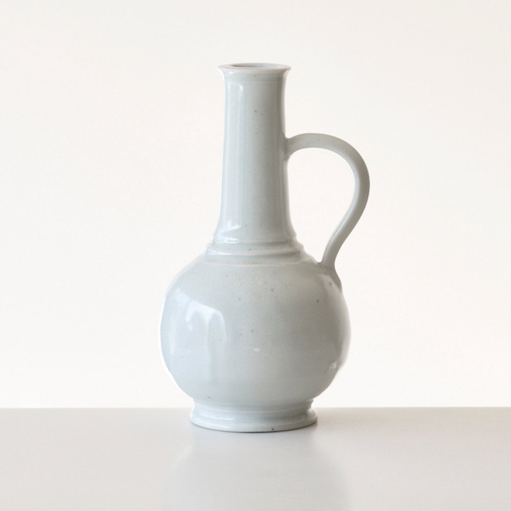 12 白磁片手付鶴首花入