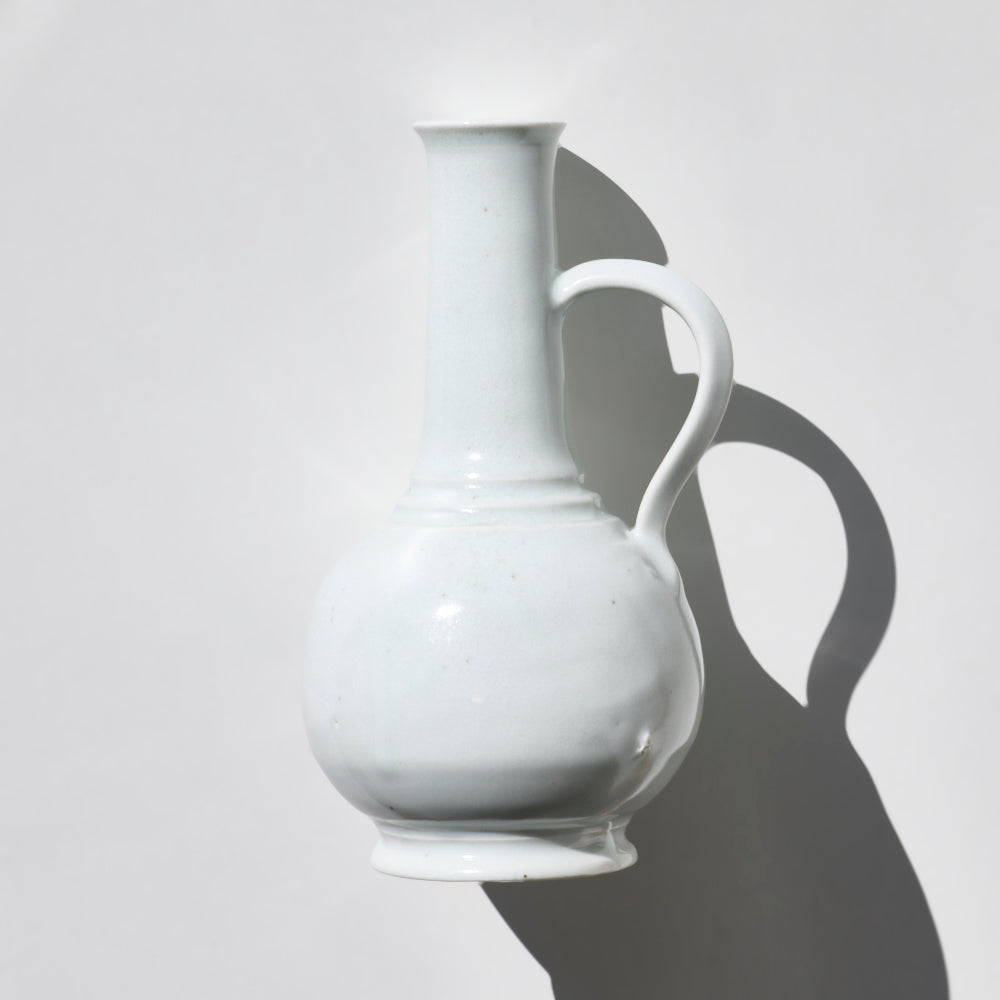 12 白磁片手付鶴首花入