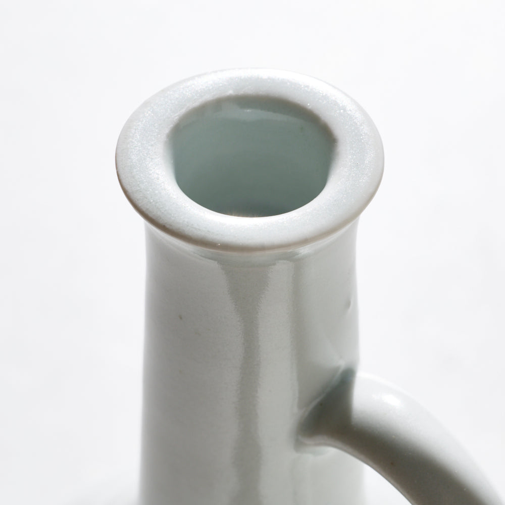 12 白磁片手付鶴首花入