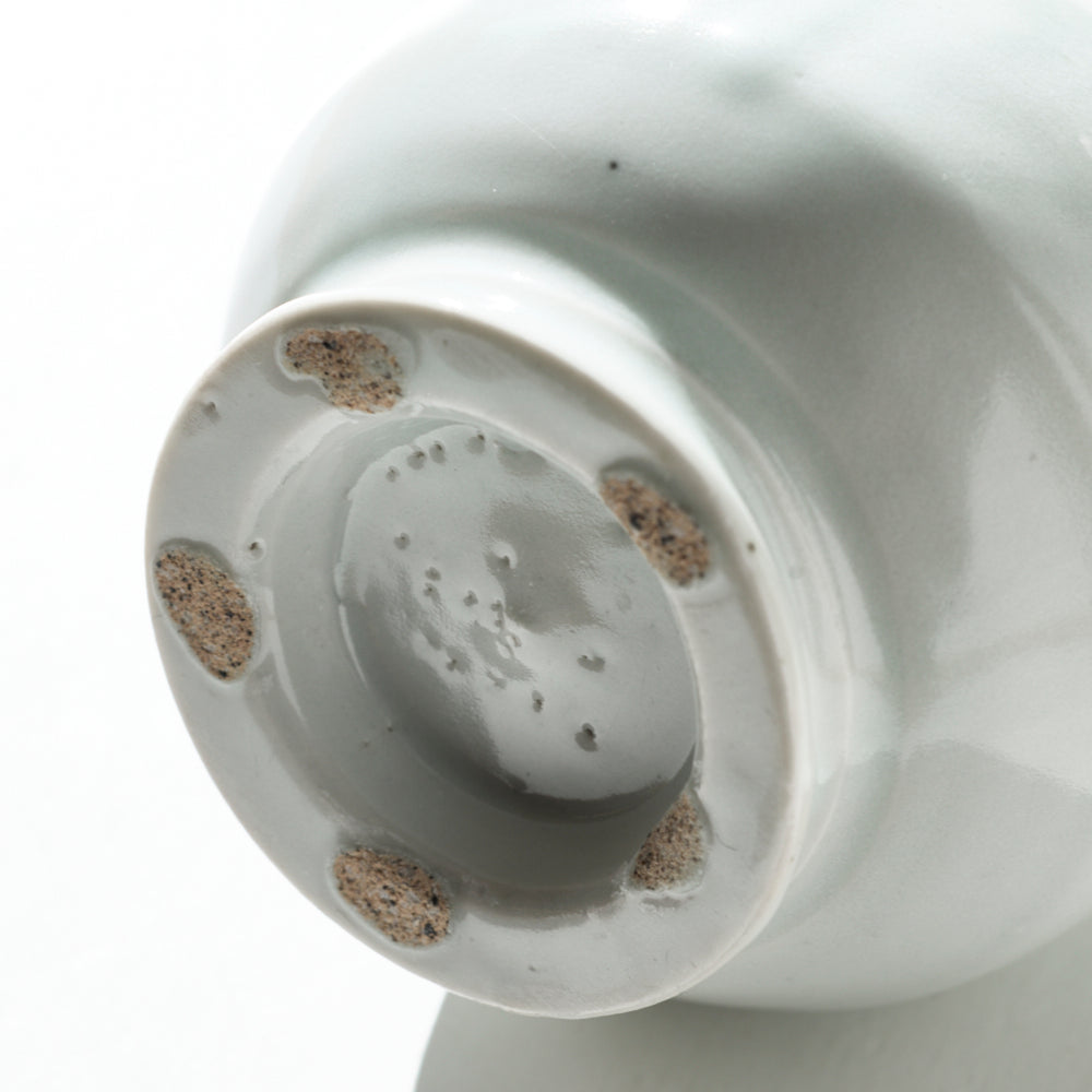 12 白磁片手付鶴首花入