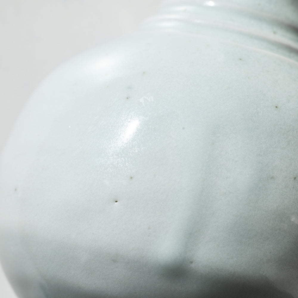 12 白磁片手付鶴首花入