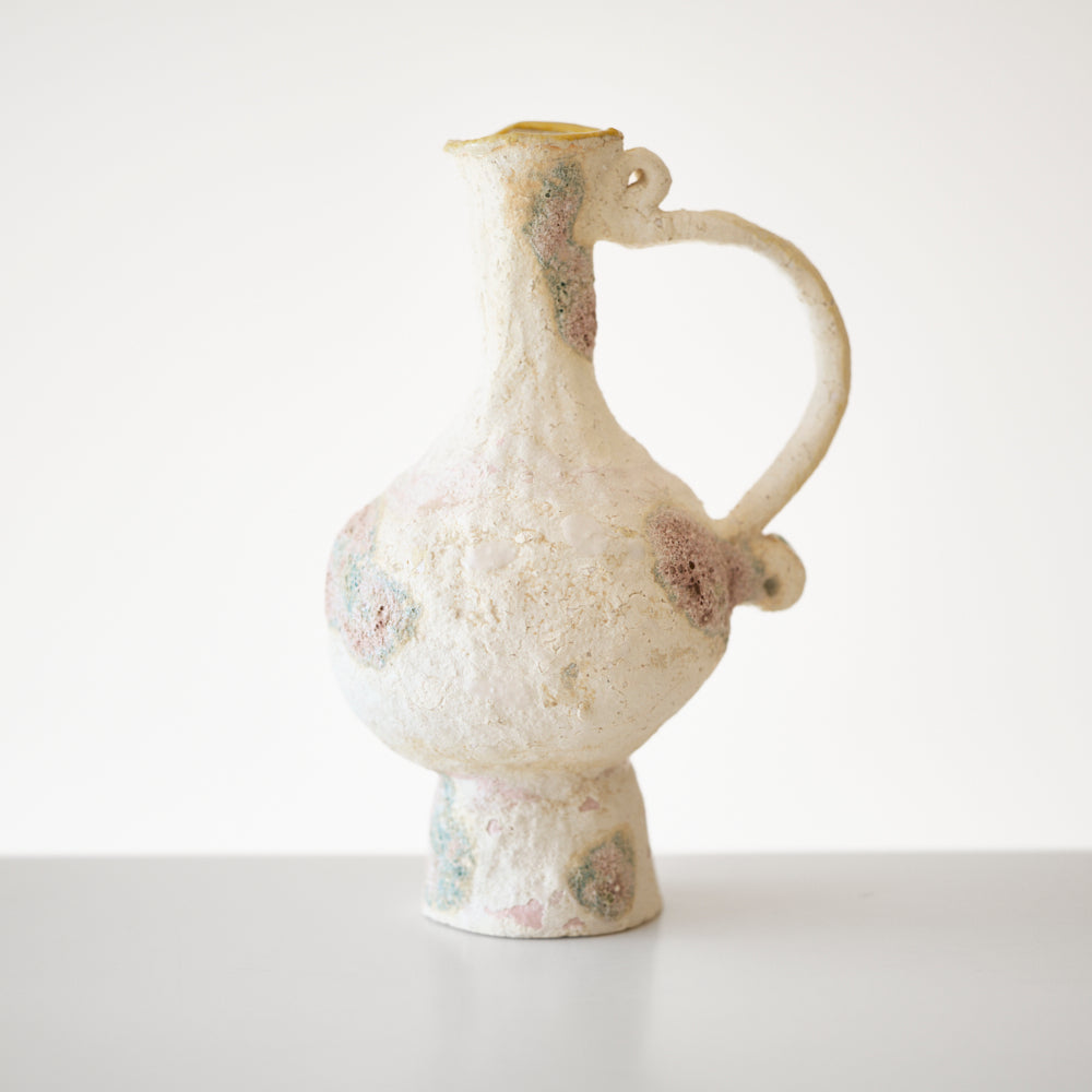 86 土化粧片手付高台花入(白)