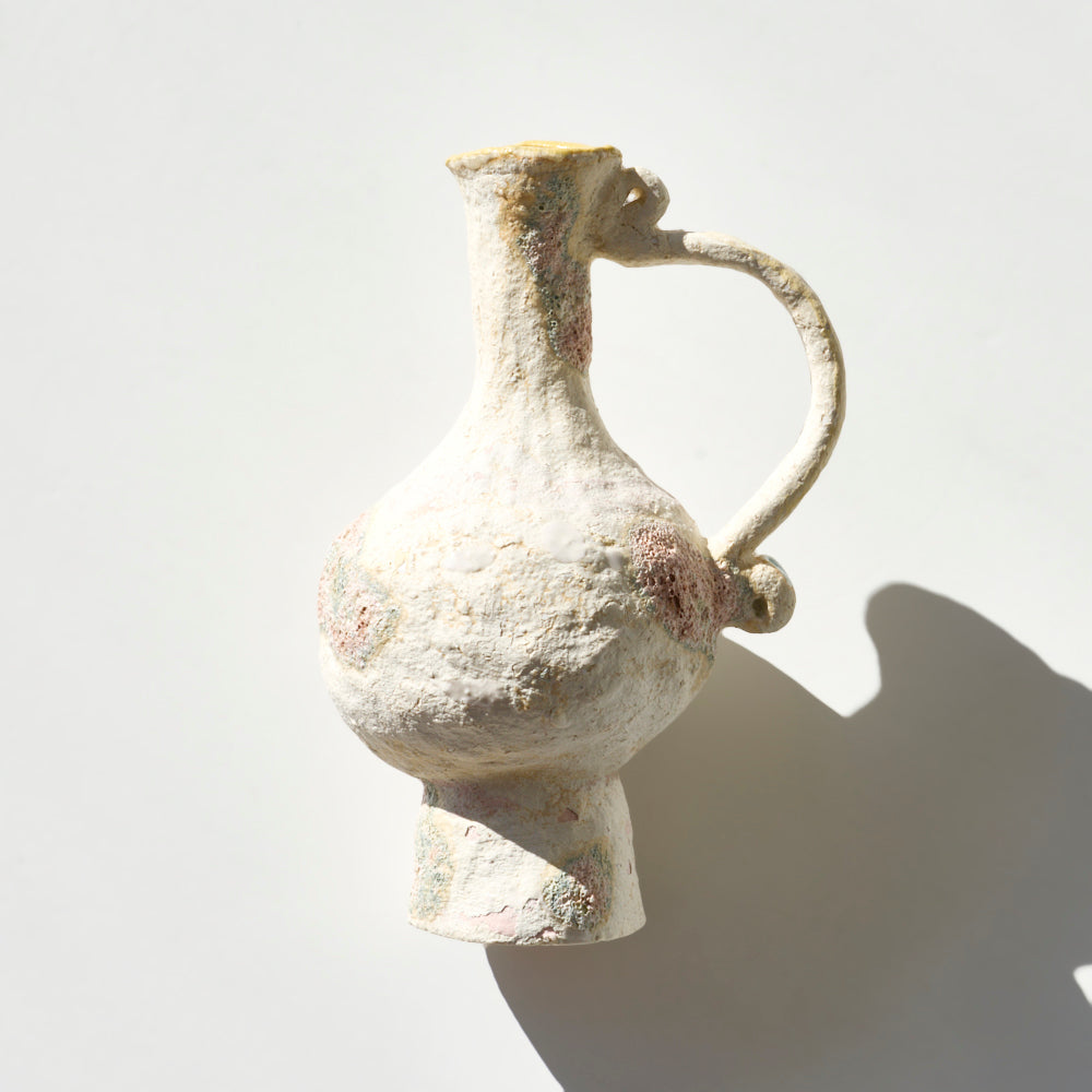 86 土化粧片手付高台花入(白)