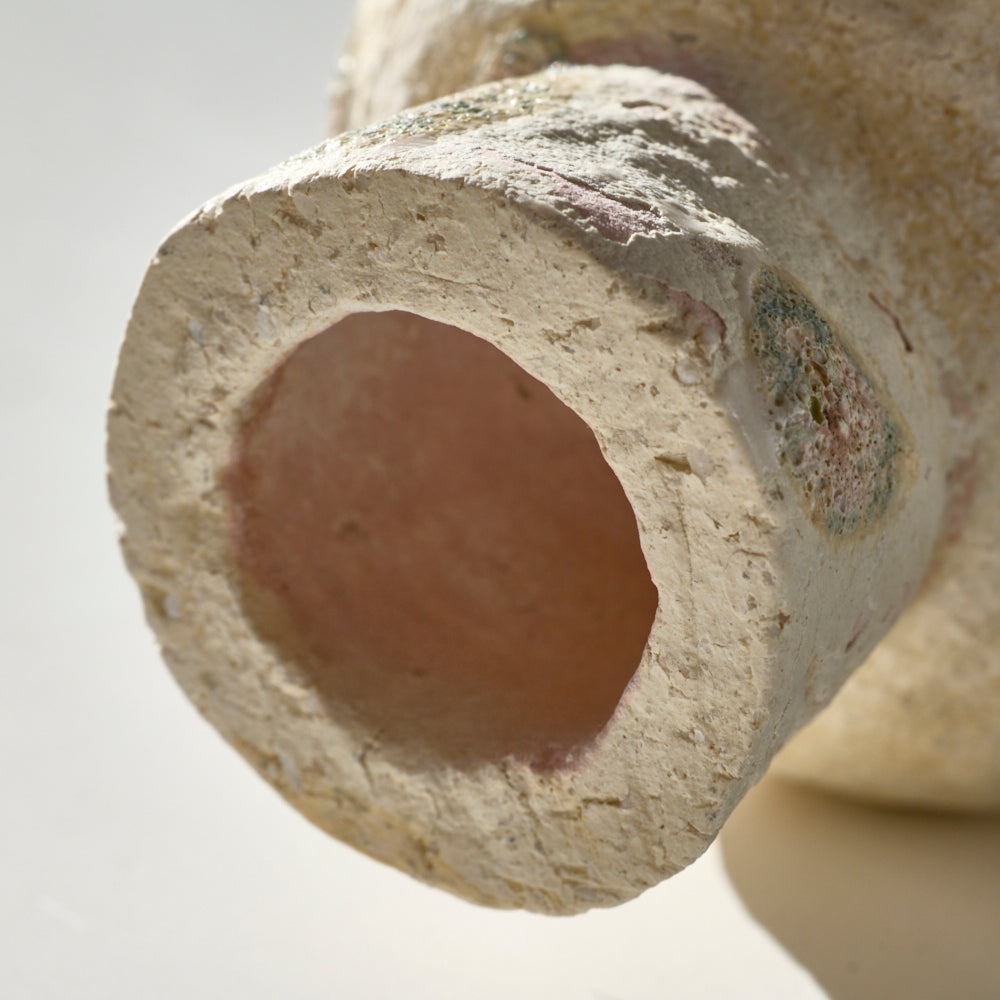 86 土化粧片手付高台花入(白)