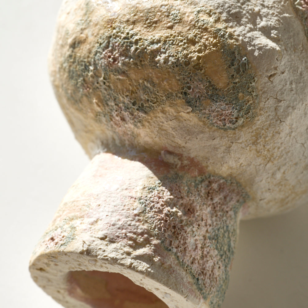 86 土化粧片手付高台花入(白)