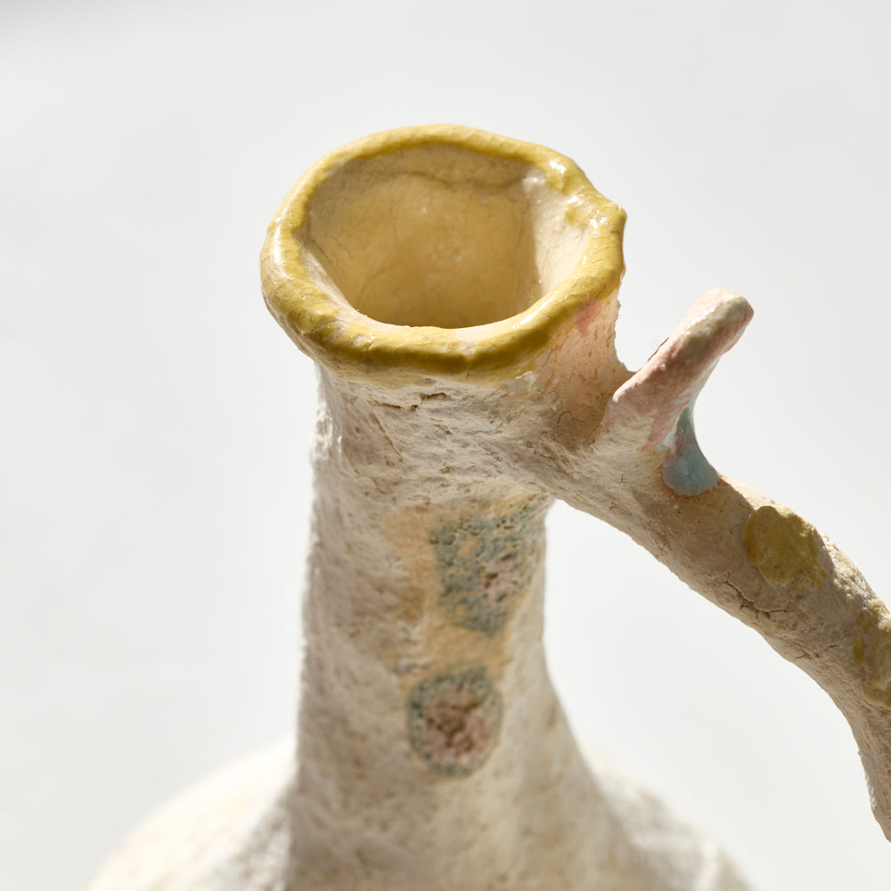 85 土化粧片手付花入(白)