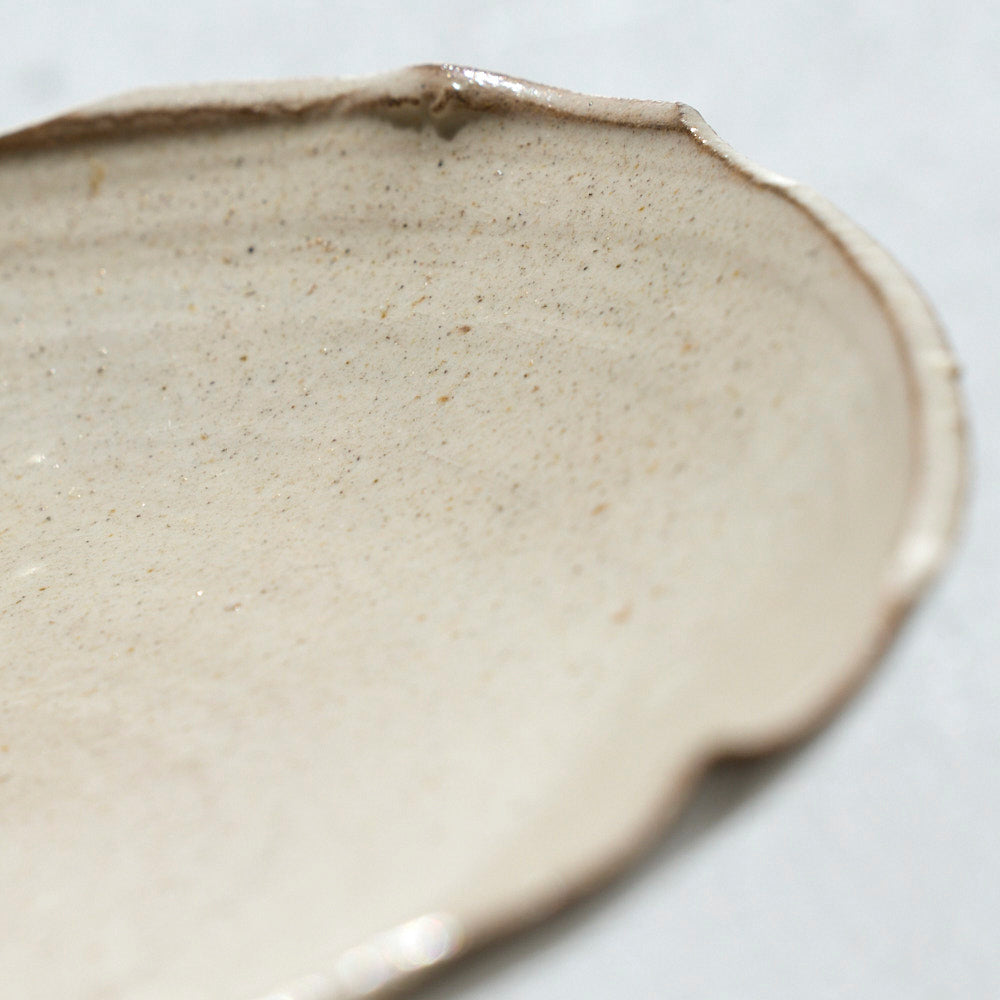 11 無地刷毛目四方六寸皿