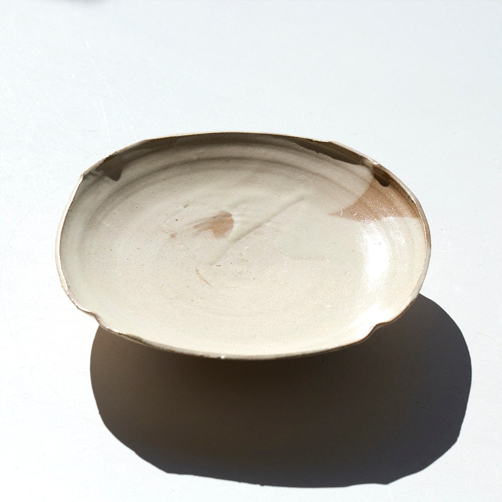 11 無地刷毛目四方六寸皿