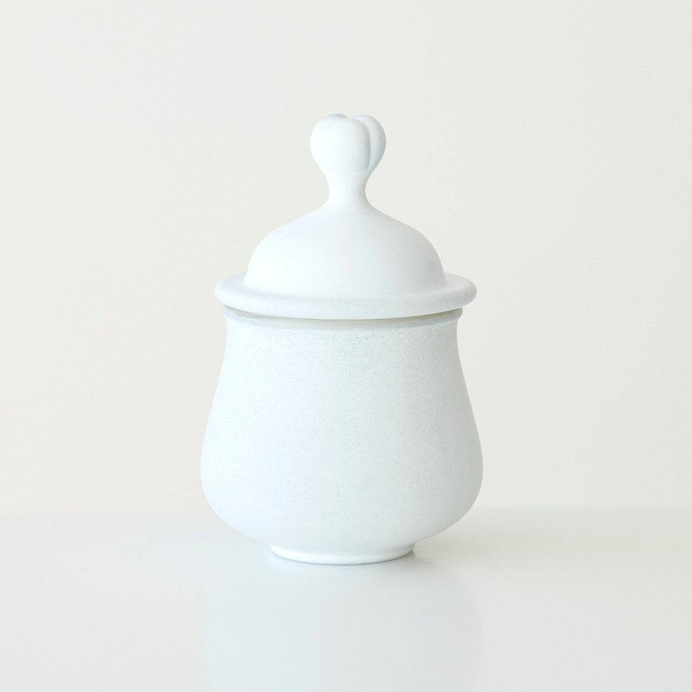 49 白のうつわ 蓋物(蕾取手)