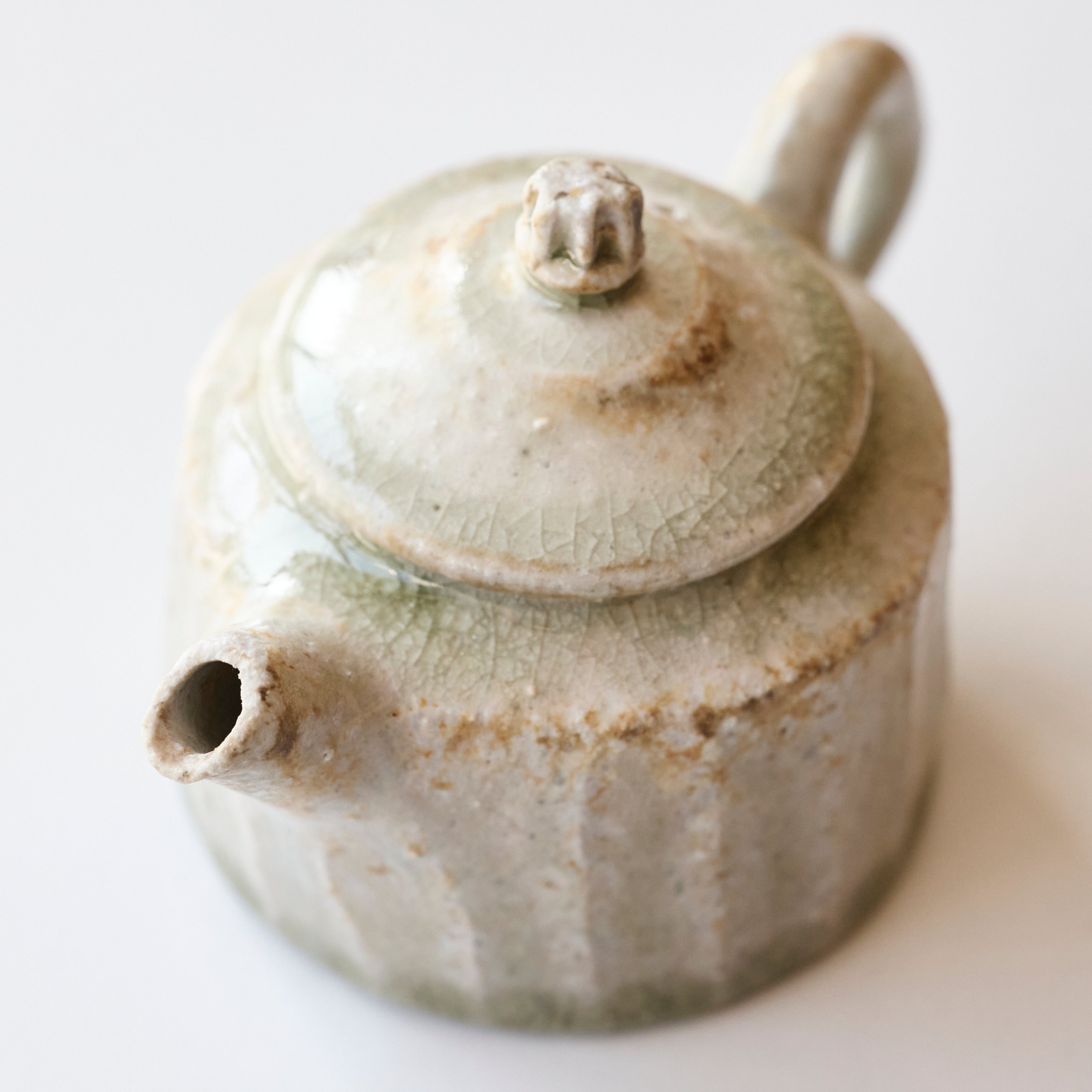 含羞草灰釉茶壶