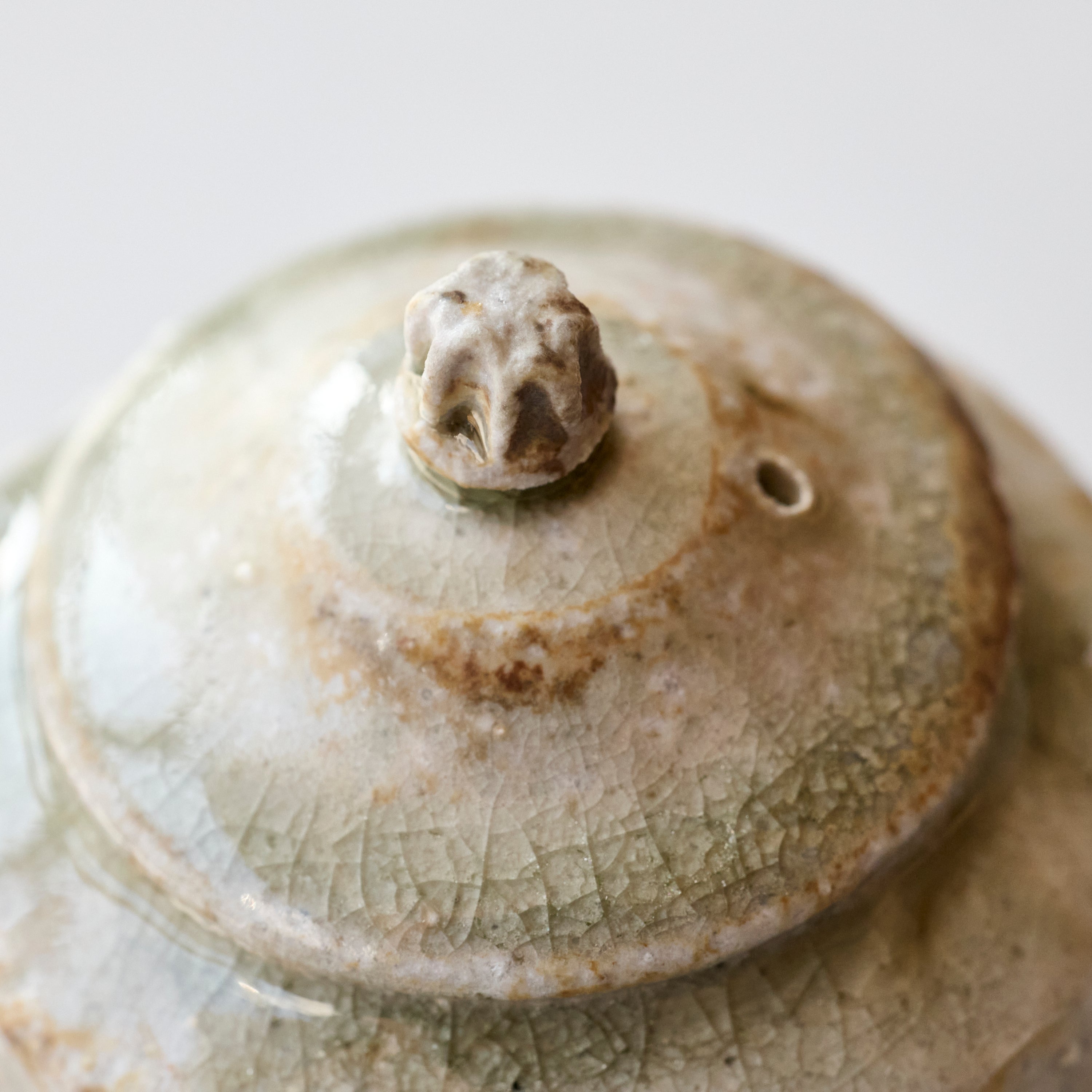 07 ミモザ灰釉 茶壺