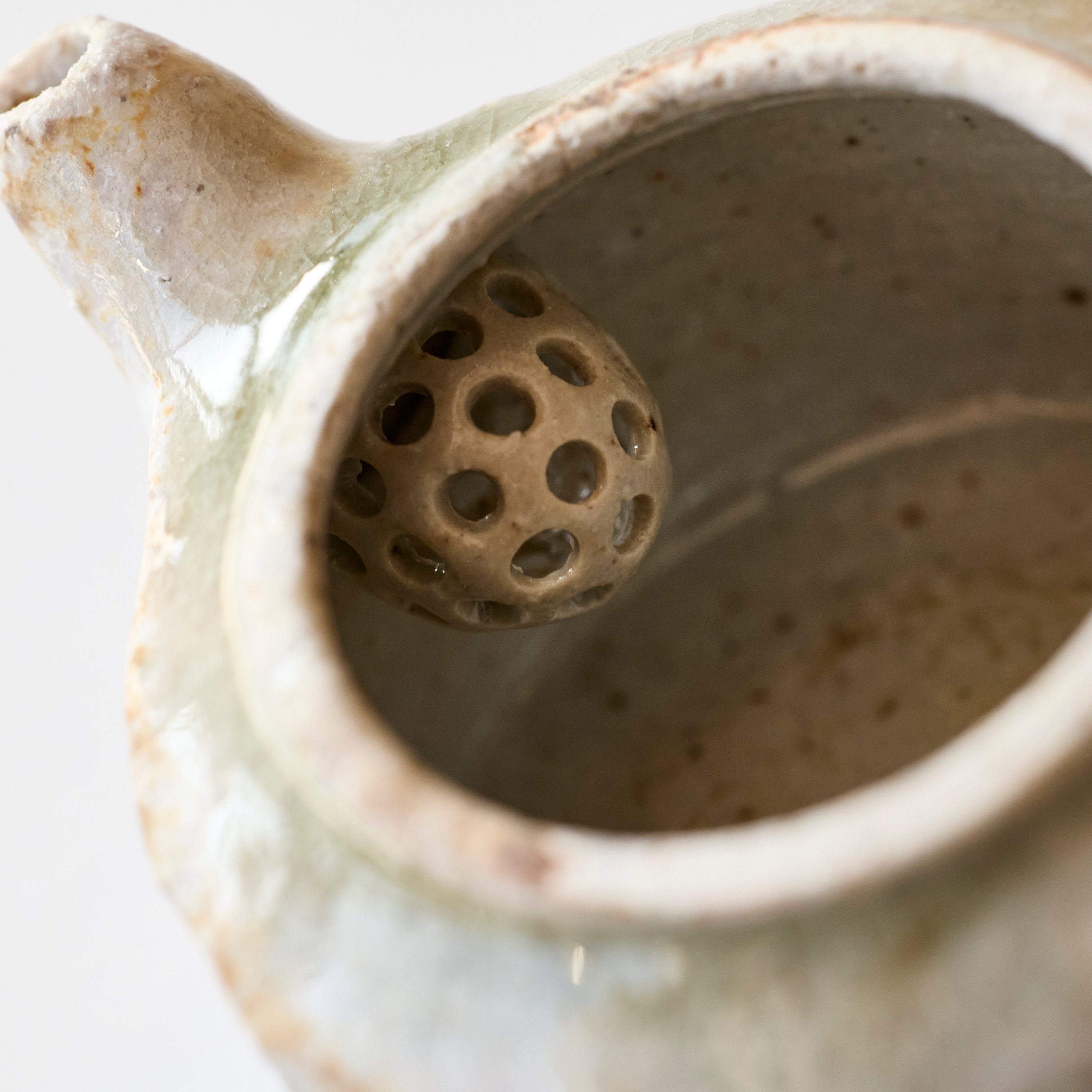 07 ミモザ灰釉 茶壺