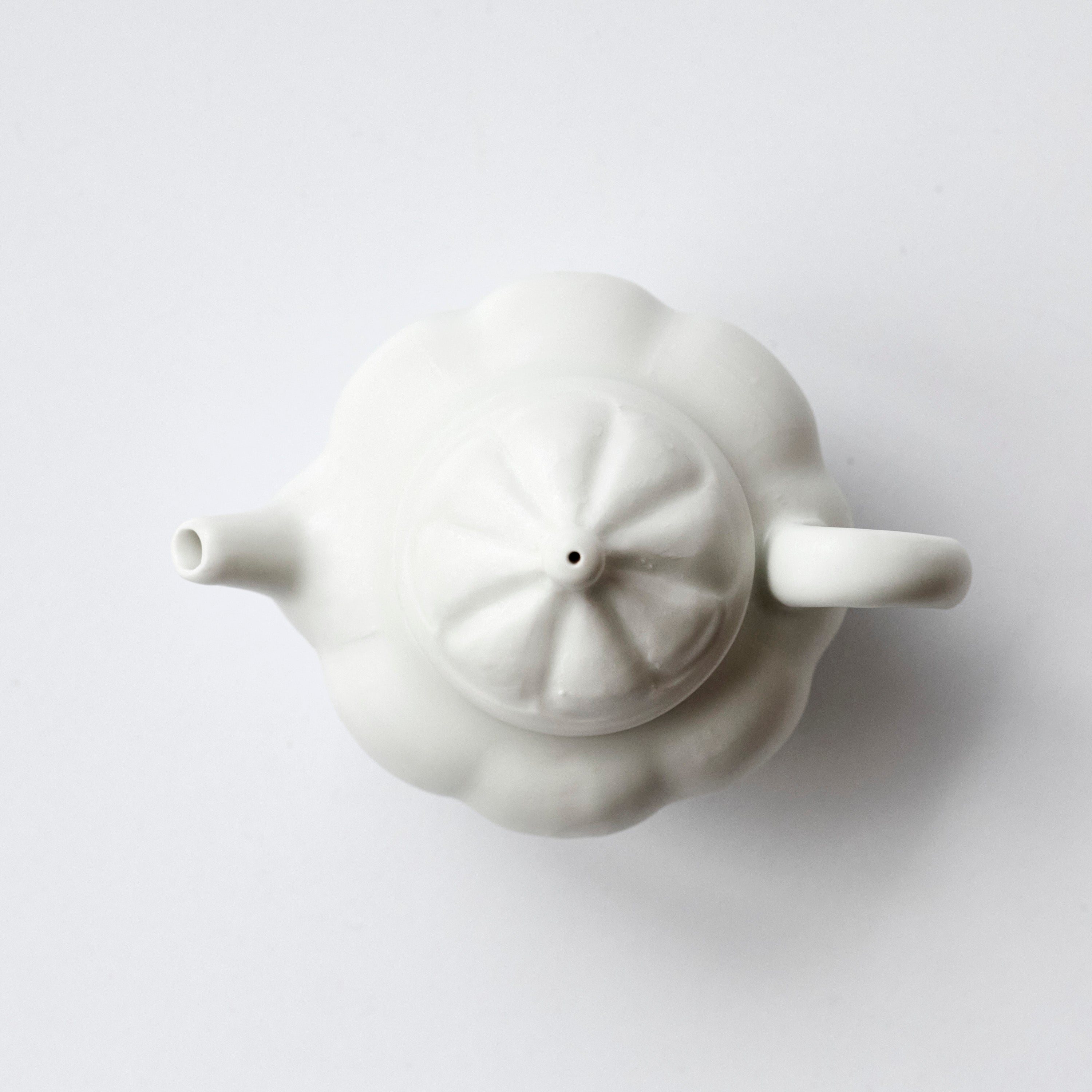 89 白釉瓜型茶壺