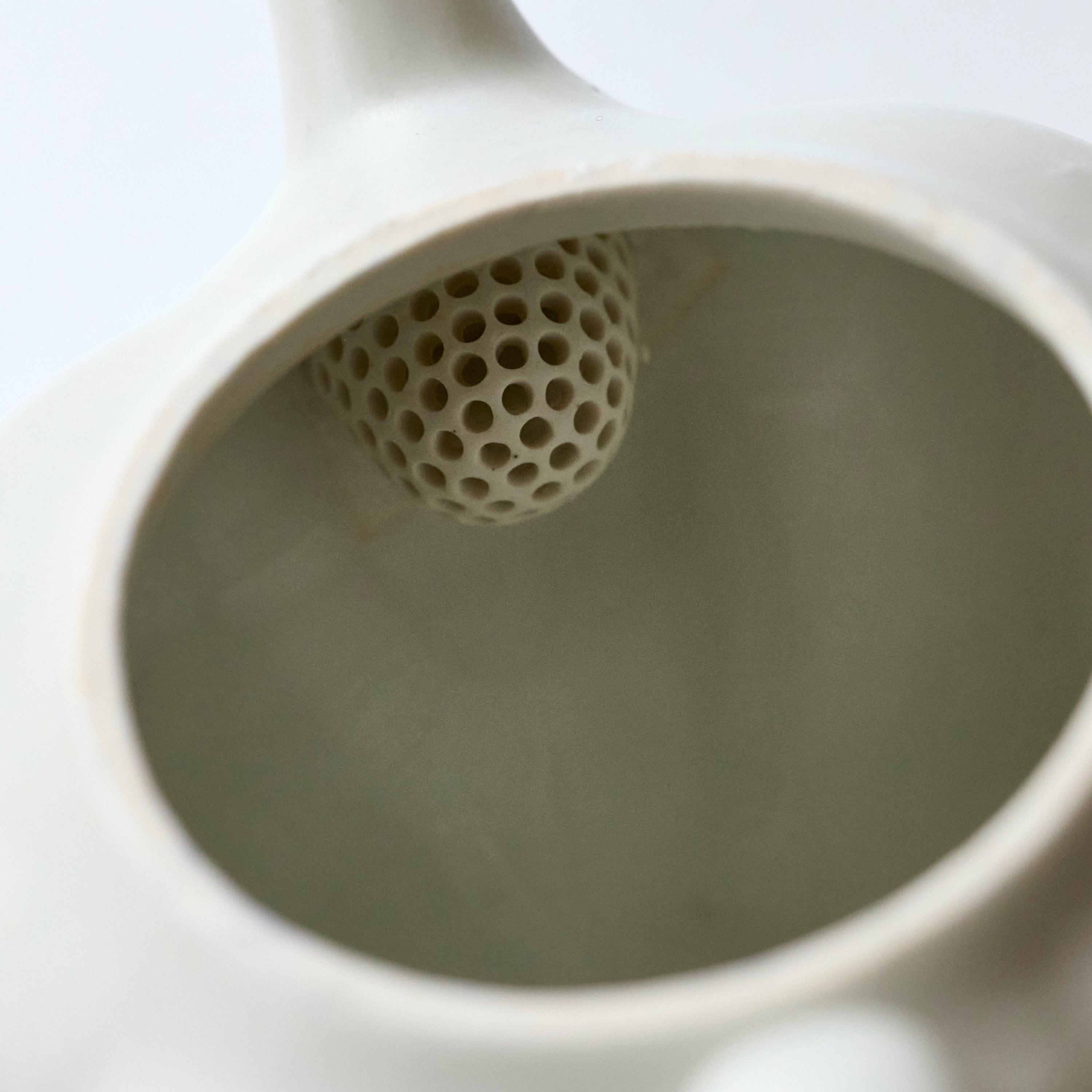 89 白釉瓜型茶壺