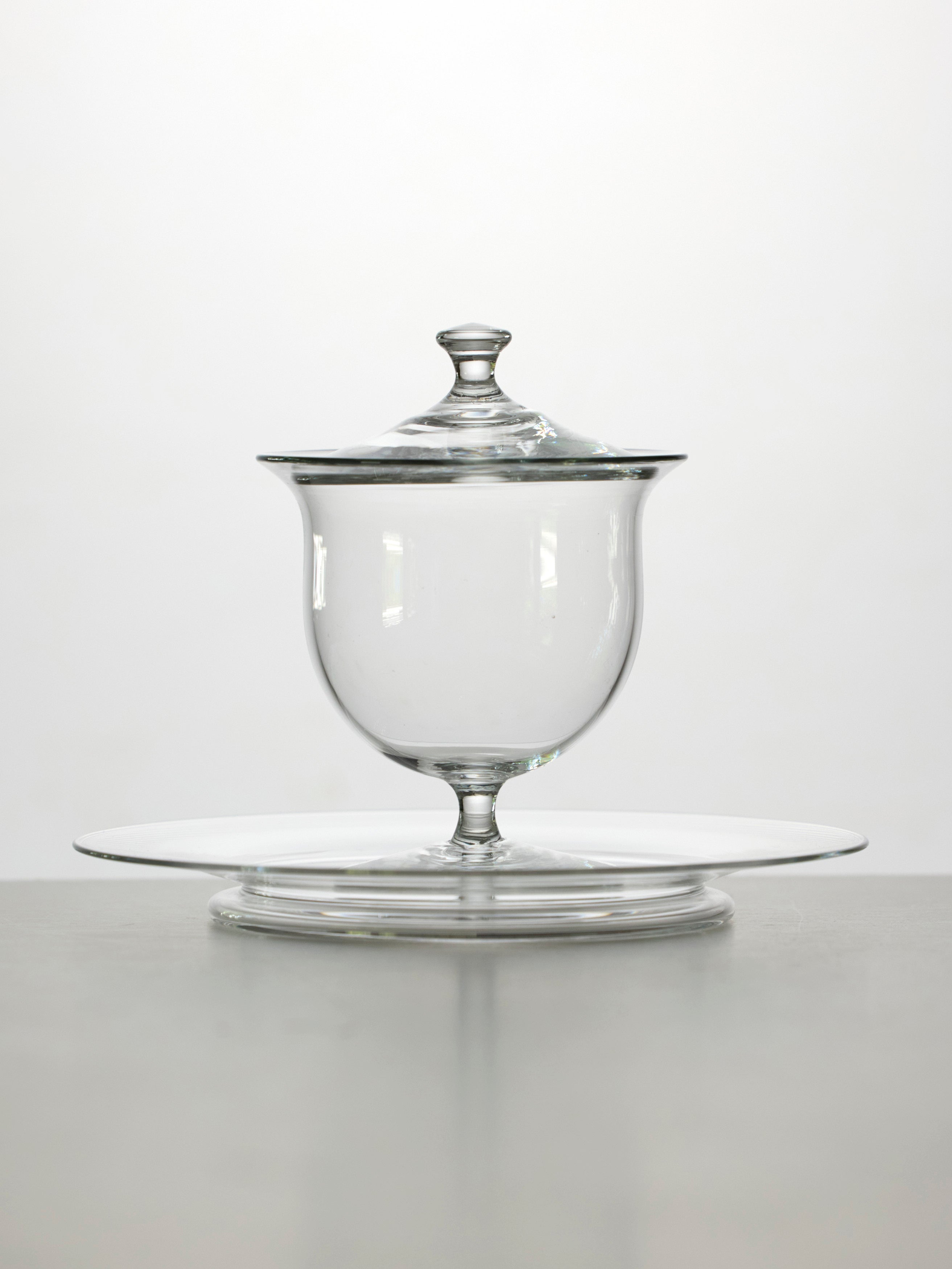 44 lid,cup & soucer