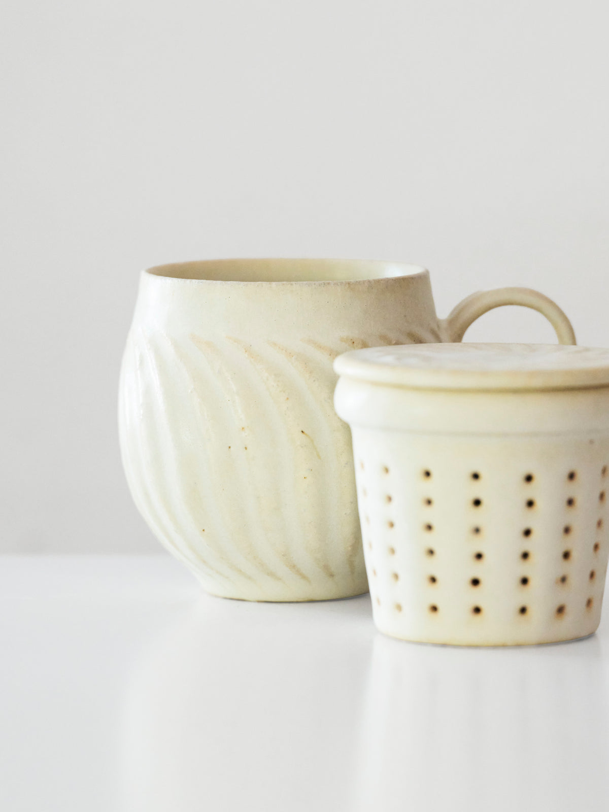 23b Mug with Infuser (White)