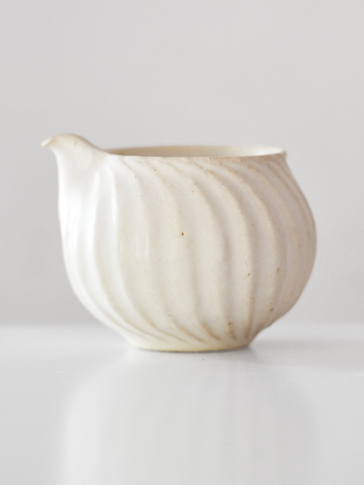 31b Katakuchi (White)