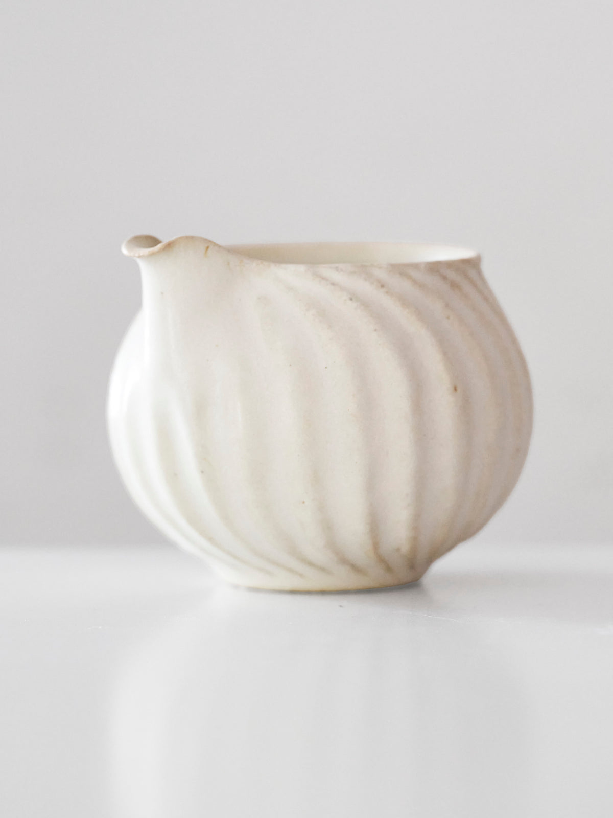 31b Katakuchi (White)