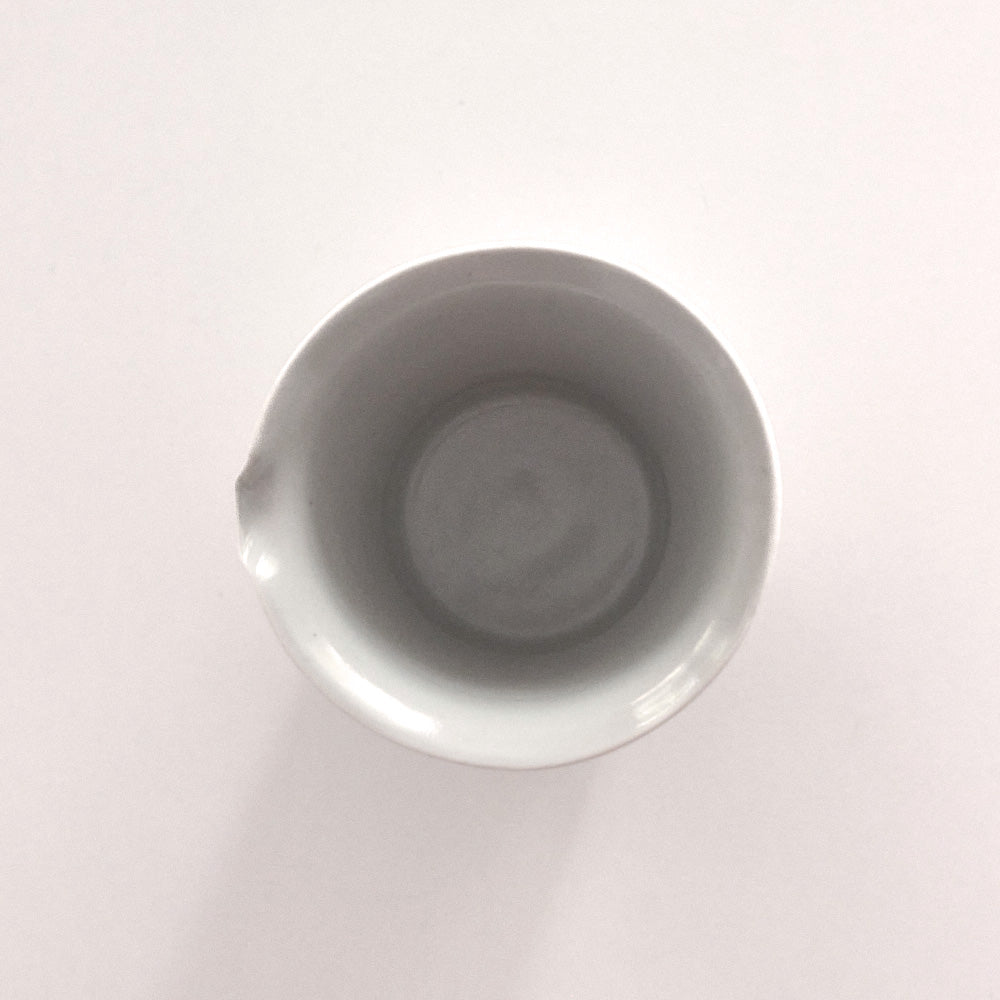 05 白磁片口