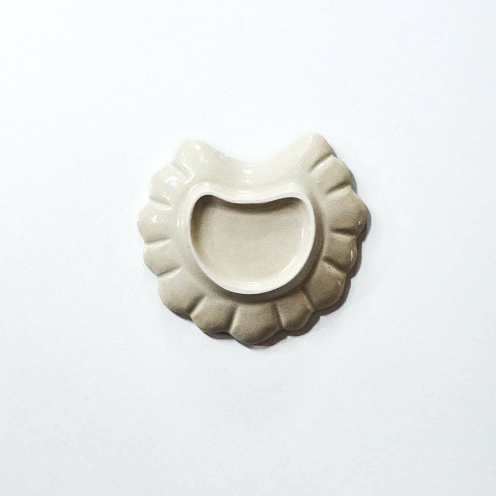 23 貫入葉形皿
