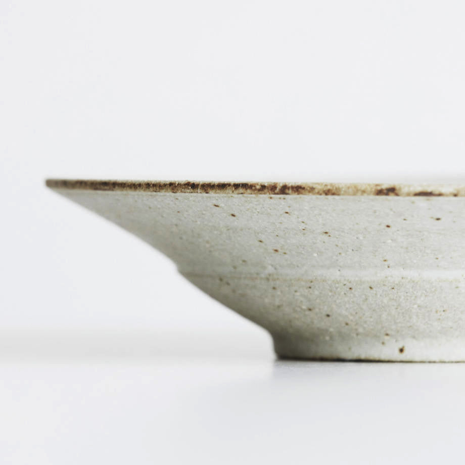 07 リム平鉢6寸 粉引