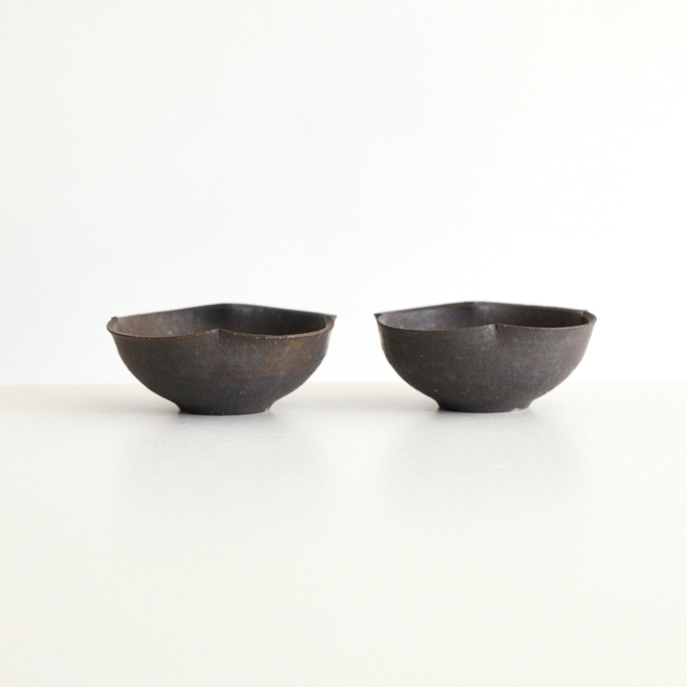 轮花小钵 黑釉