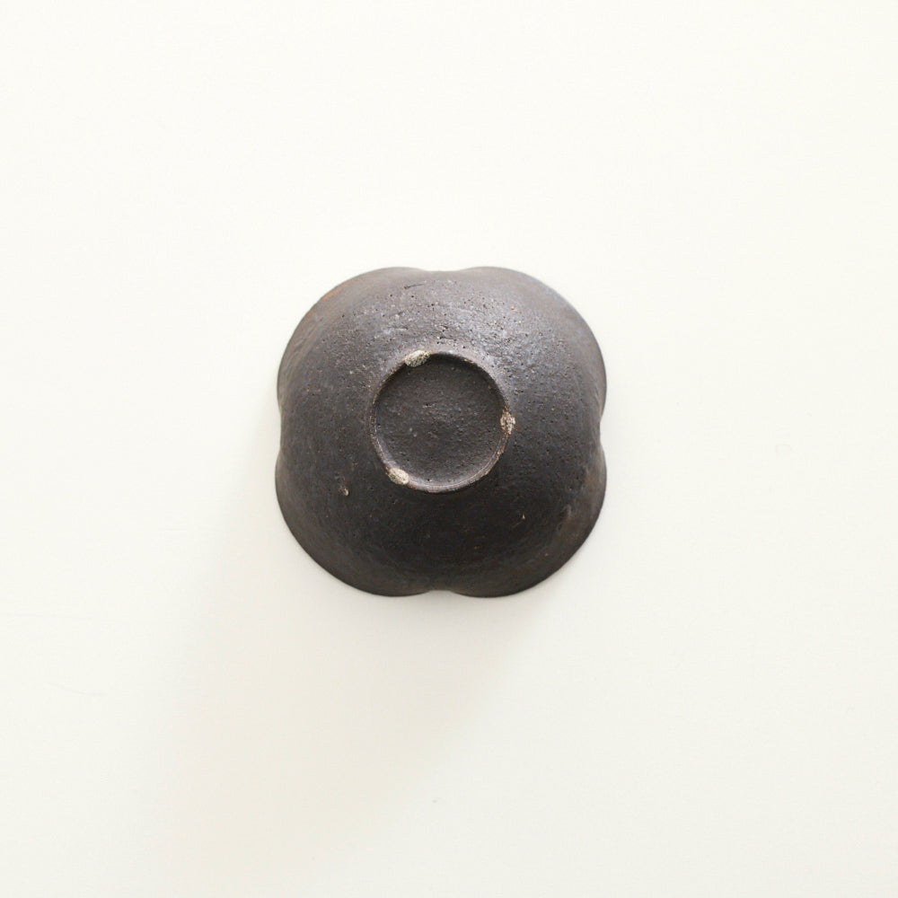 轮花小钵 黑釉