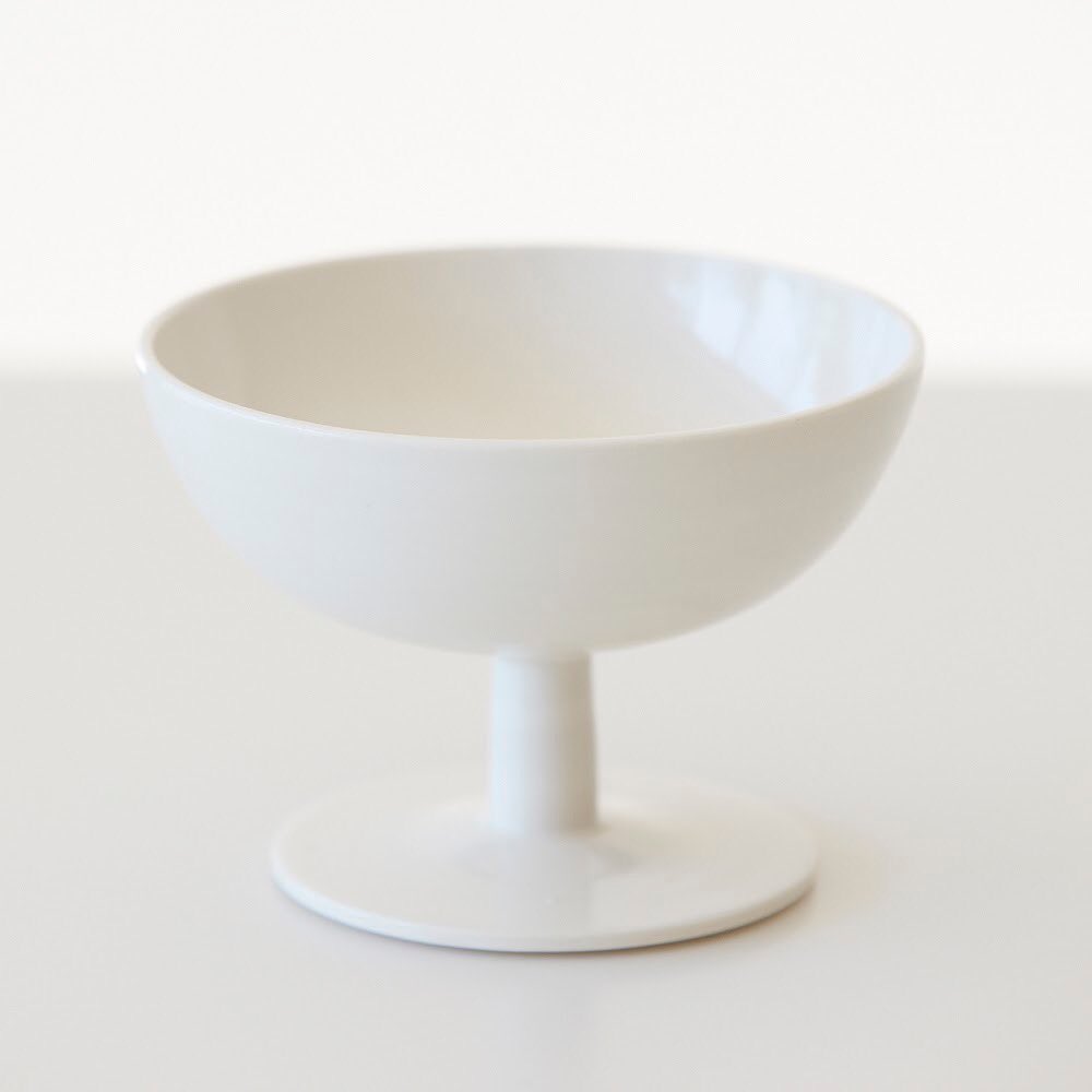 12个茶杯和碟子